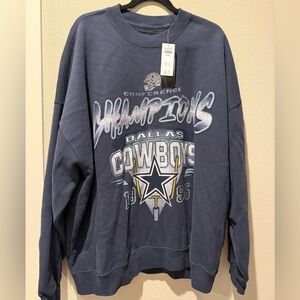 Abercrombie & Fitch Navy Blue Crewneck Dallas Cowboys Graphic Sweatshirt
